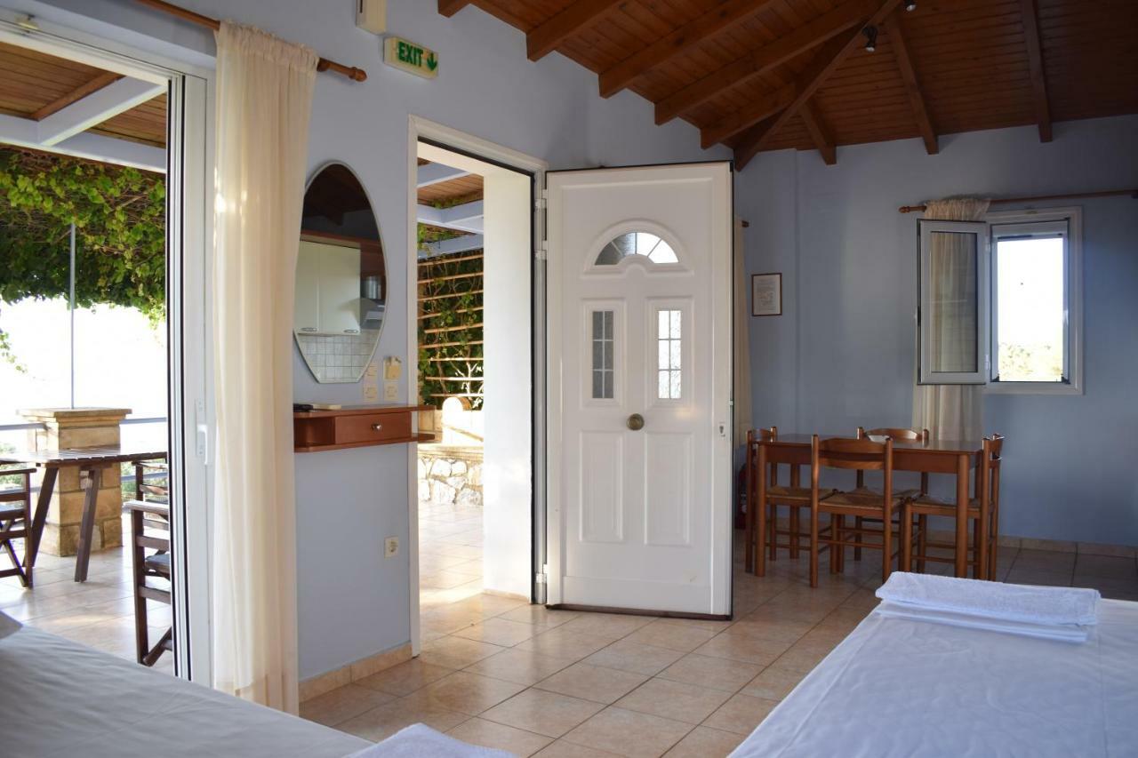 Alexandros Seaside Family Apartments & Villas - Paradise, 7' From Petalidi Kalamaki  Eksteriør bilde