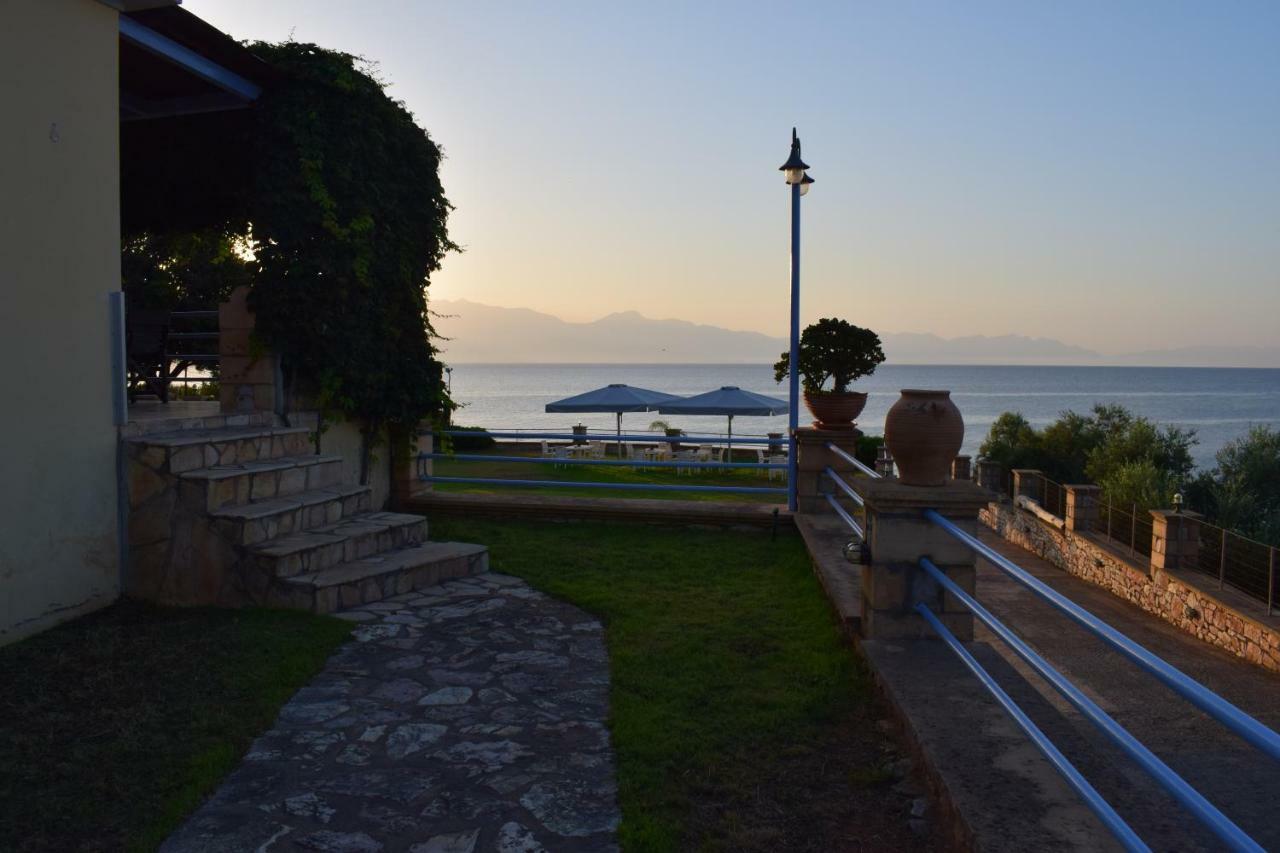 Alexandros Seaside Family Apartments & Villas - Paradise, 7' From Petalidi Kalamaki  Eksteriør bilde